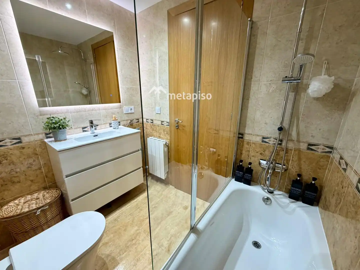 Baño de Casa adosada en venta en Santa Margarida I Els Monjos con Aire acondicionado, Calefacción y Terraza