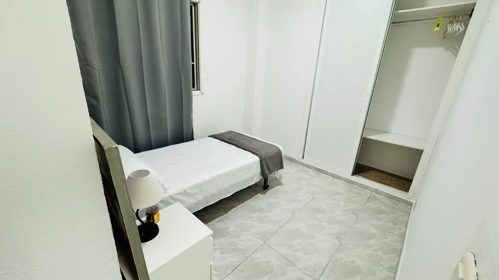 Bedroom of Flat for share in Las Palmas de Gran Canaria  with Furnished, Washing machine and Microwave
