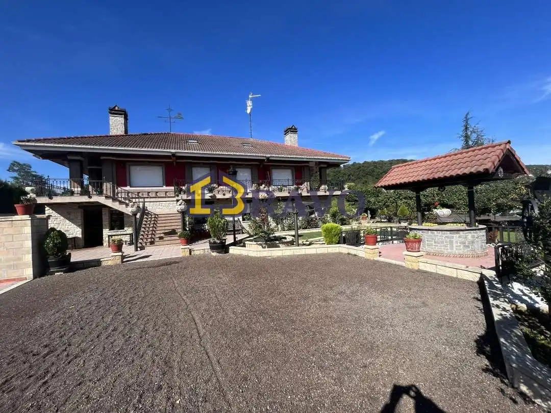 Vista exterior de Casa o chalet en venta en Valle de Mena con Calefacción, Jardín privado y Terraza