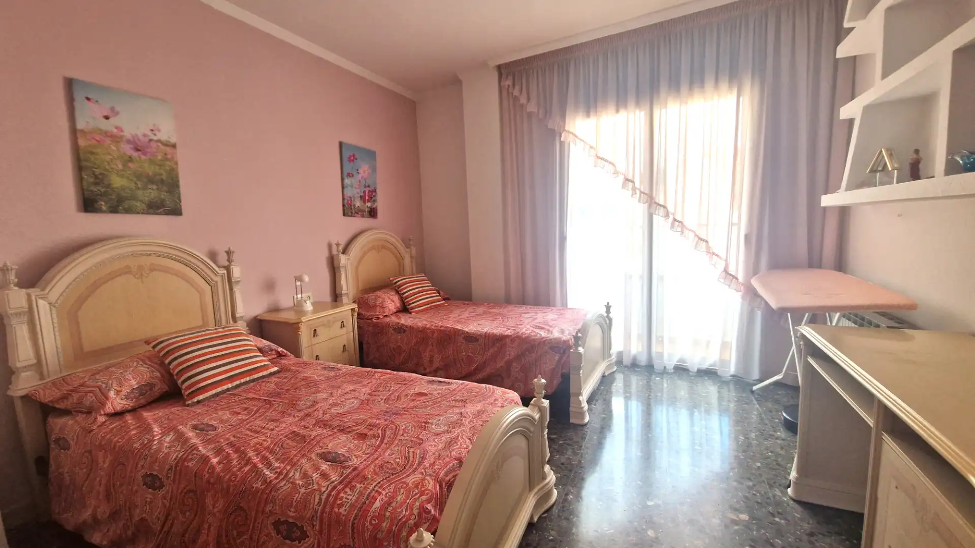 Habitación de Casa adosada en venta en Pineda de Mar con Aire acondicionado, Calefacción y Jardín privado