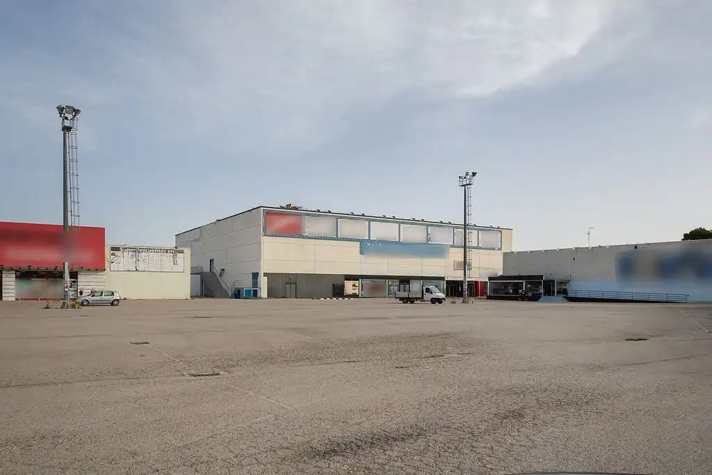 Vista exterior de Nau industrial en venda en Valdepeñas, Ciudad Real