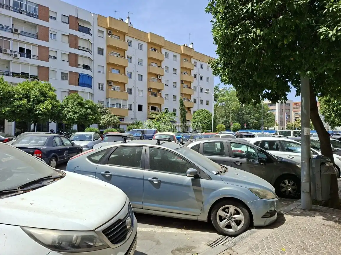 Aparcament de Local en venda en Sevilla amb Aire condicionat