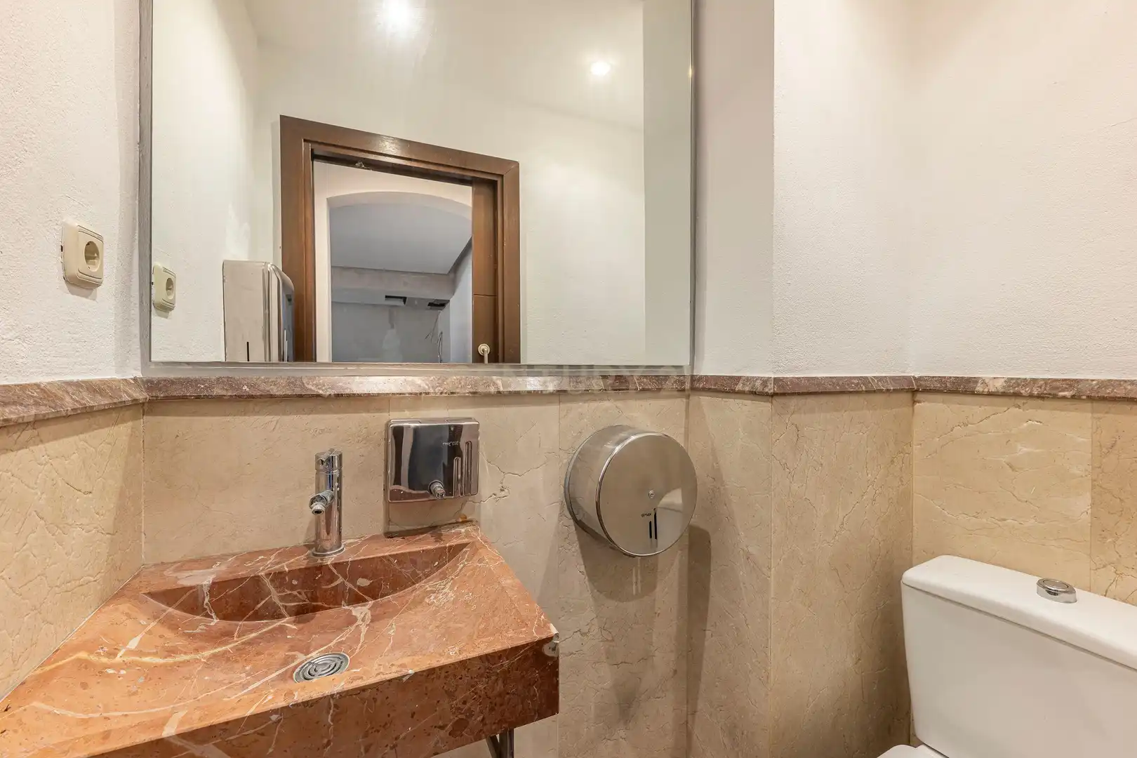 Baño de Local de alquiler en Marbella