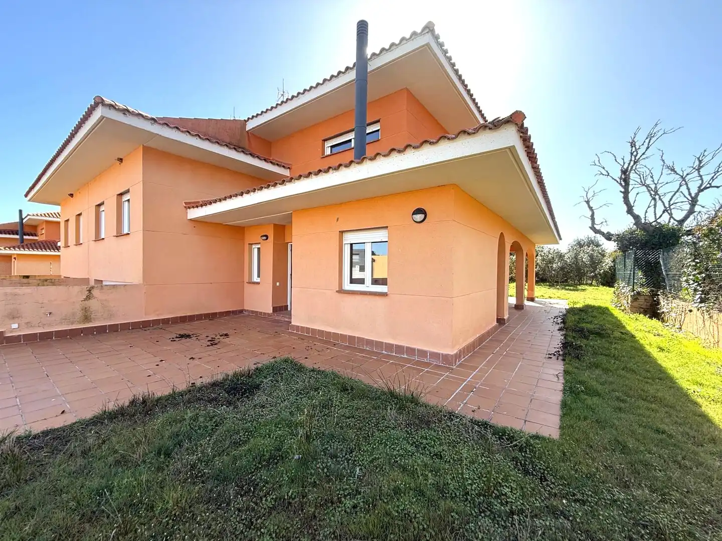 Vista exterior de Casa o xalet en venda en Carrascal de Barregas amb Calefacció, Jardí privat i Terrassa