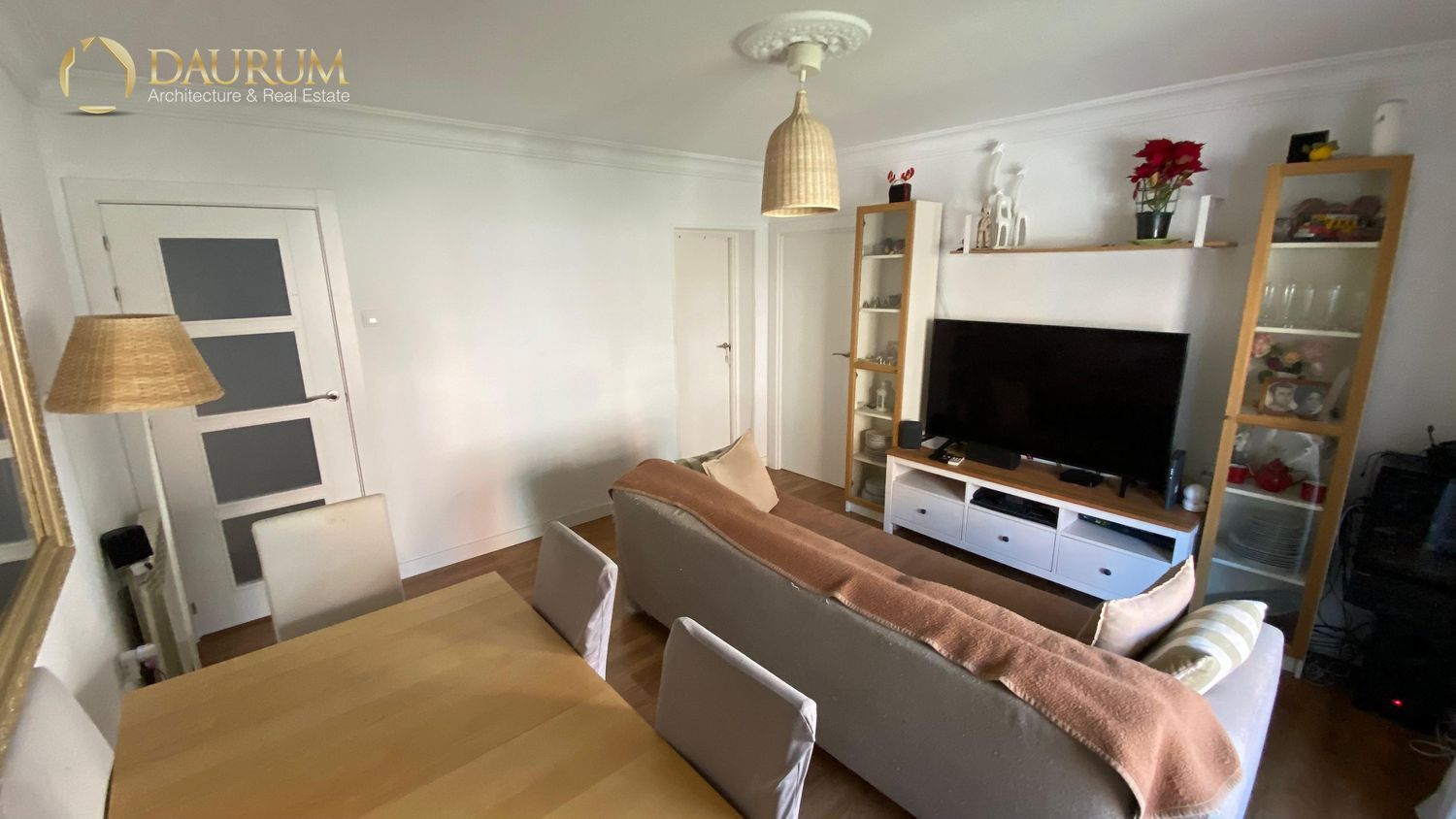 Piso en venta en Via Complutense, Caballería Española