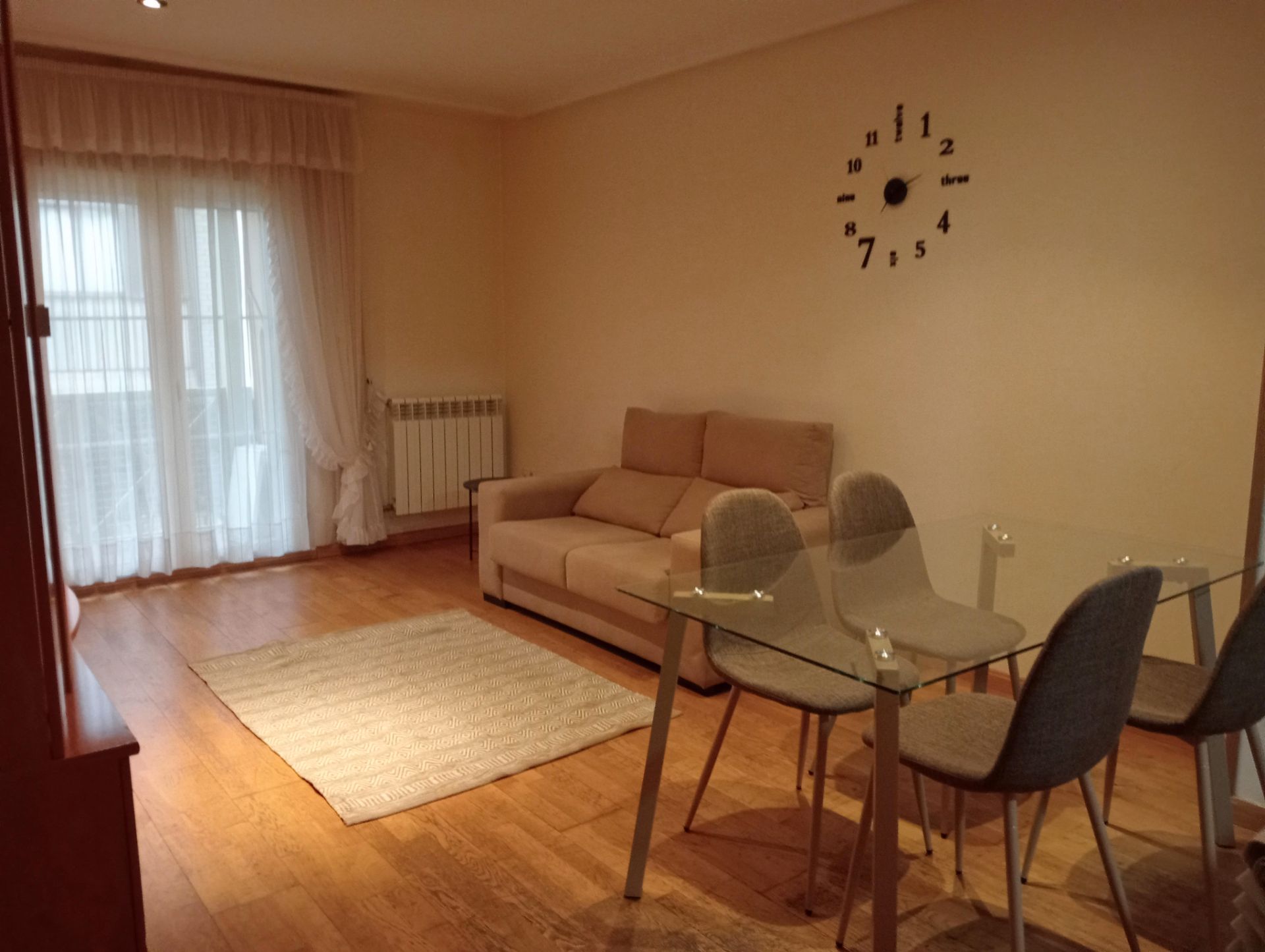 Sala d'estar de Apartament de lloguer en  Zaragoza Capital amb Calefacció, Parquet i Moblat