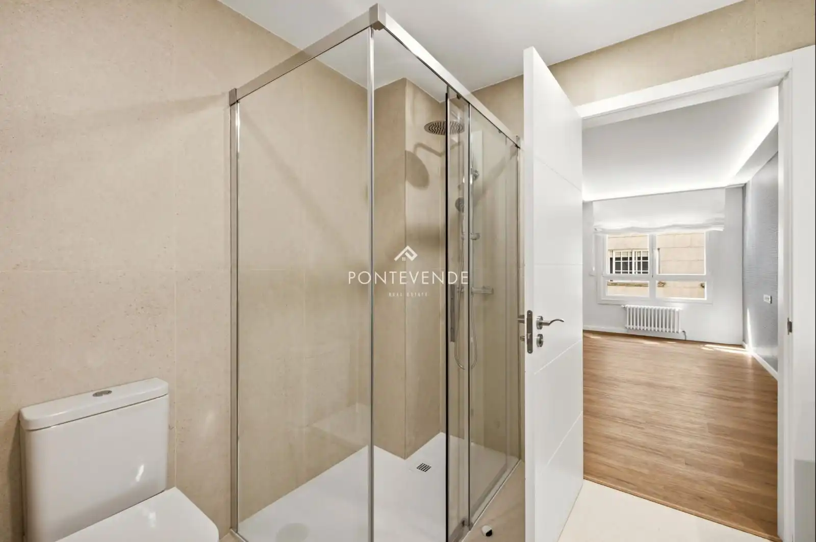 Bathroom of Flat for sale in Pontevedra Capital   with Heating and Storage room