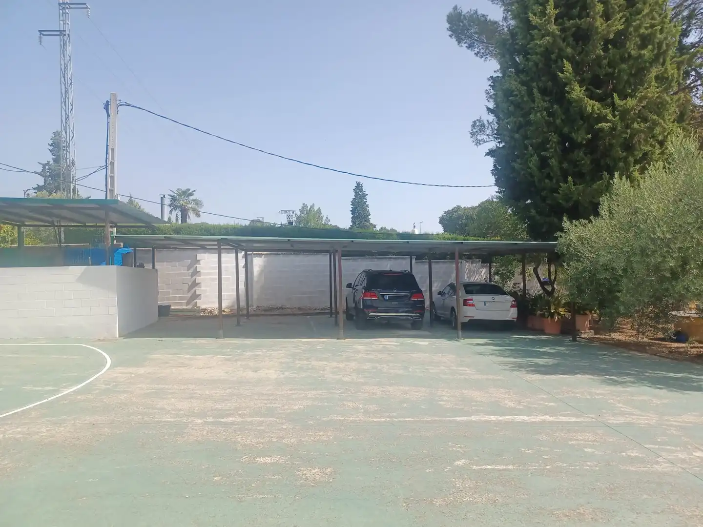 Aparcament de Casa o xalet en venda en Úbeda amb Jardí privat, Terrassa i Piscina