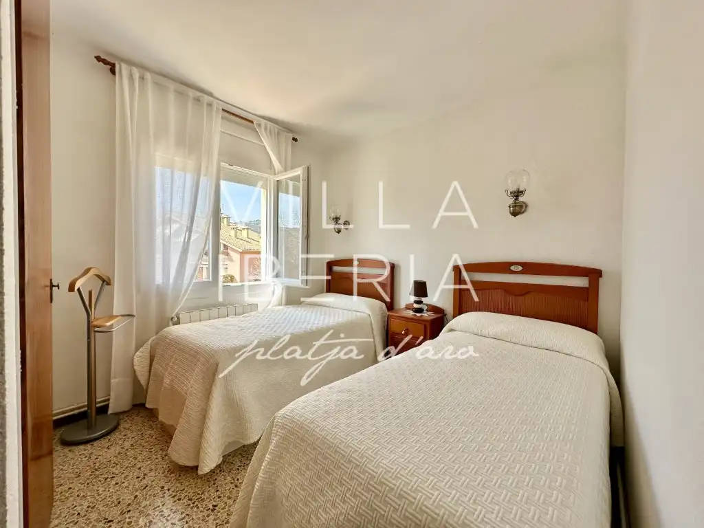 Habitación de Apartamento en venta en Castell d'Aro, Platja d'Aro i s'Agaró con Calefacción y Terraza