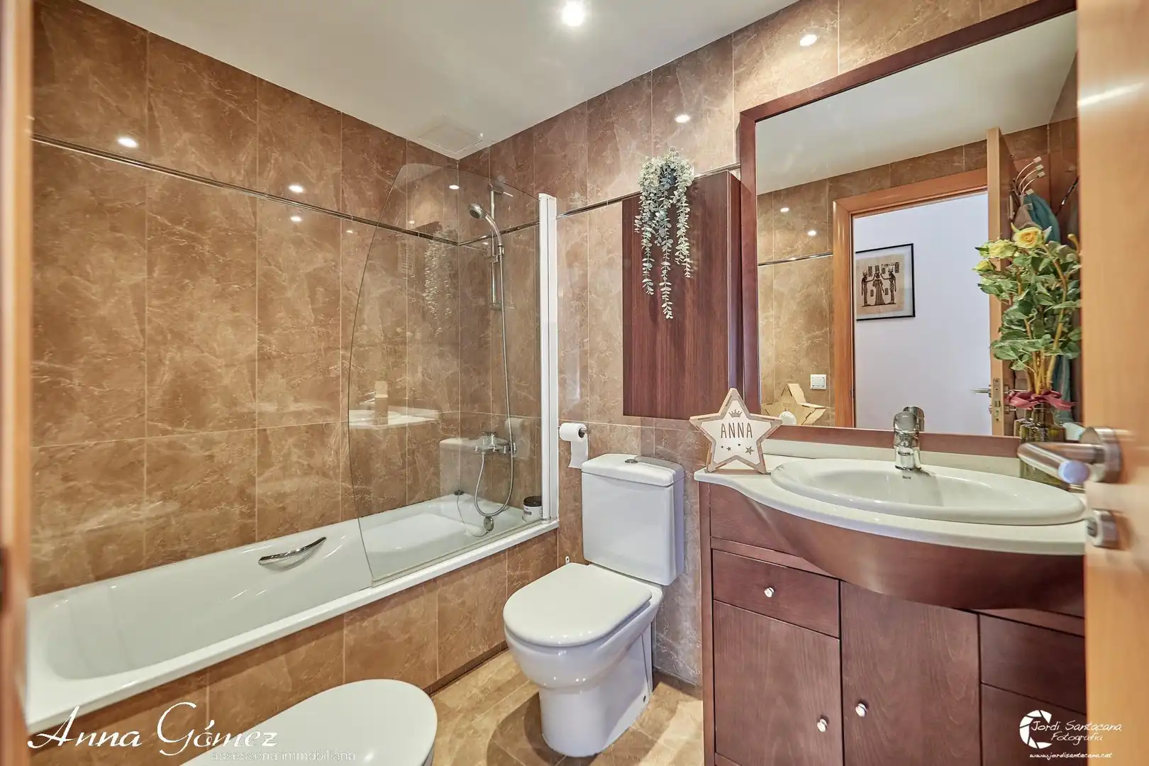 Badezimmer von Dachboden zum Verkauf in Calafell mit Heizung, Terrasse und Gemeinschaftspool