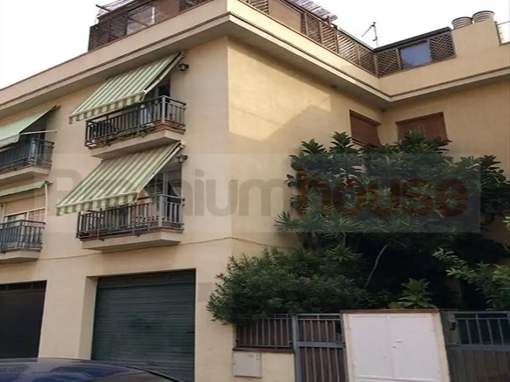 Vista exterior de Pis en venda en El Prat de Llobregat
