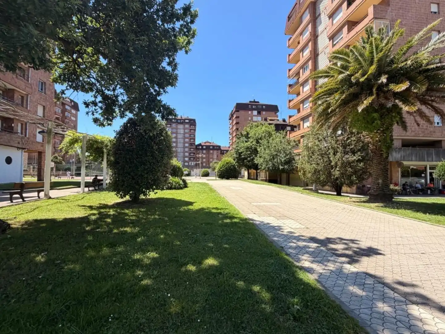 Vista exterior de Pis en venda en Torrelavega  amb Calefacció, Jardí privat i Parquet