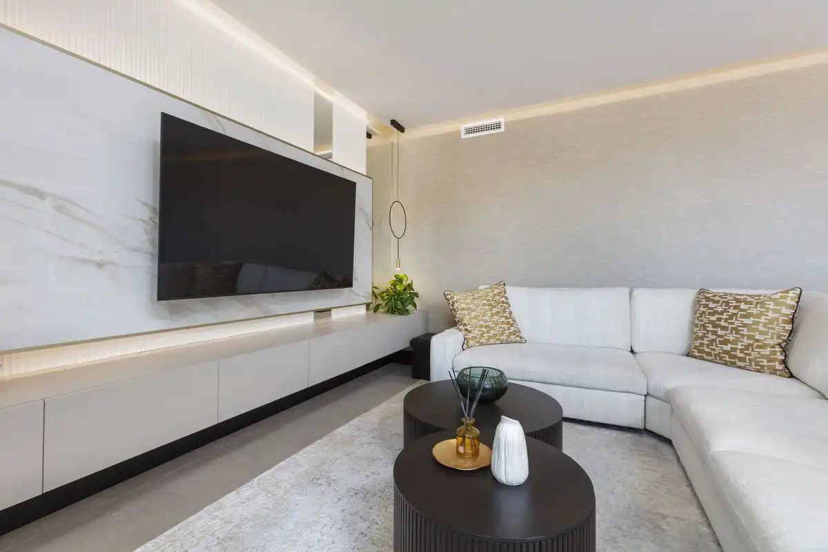 Sala d'estar de Àtic en venda en Marbella amb Aire condicionat, Terrassa i Moblat