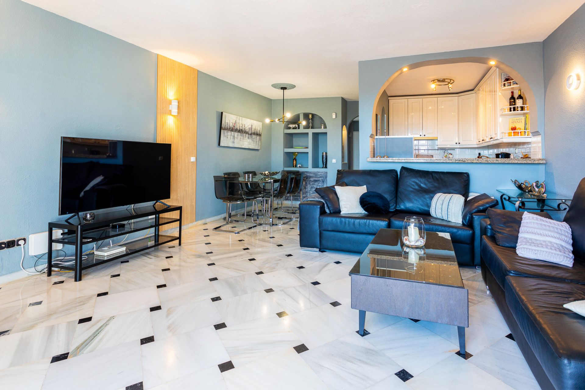 Sala d'estar de Casa adosada en venda en Mijas amb Aire condicionat, Terrassa i Traster