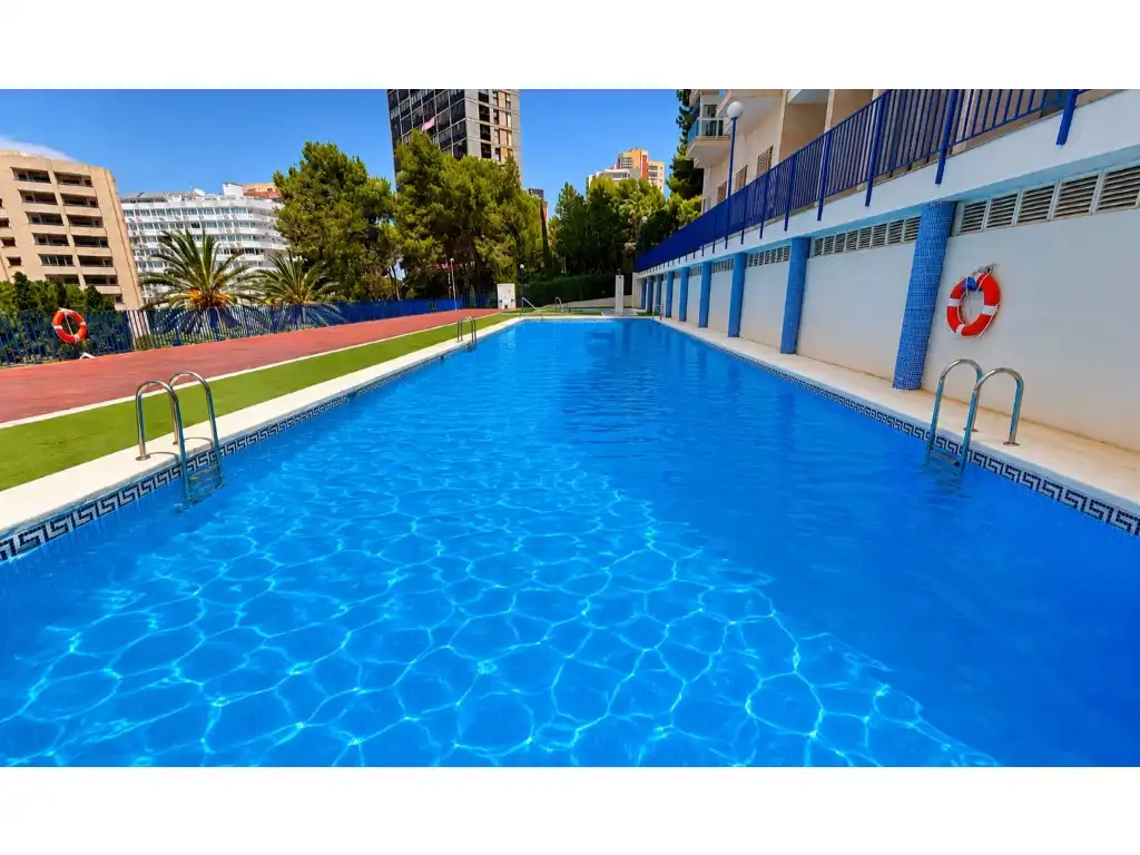Schwimmbecken von Wohnung zum Verkauf in Benidorm mit Klimaanlage und Möbliert