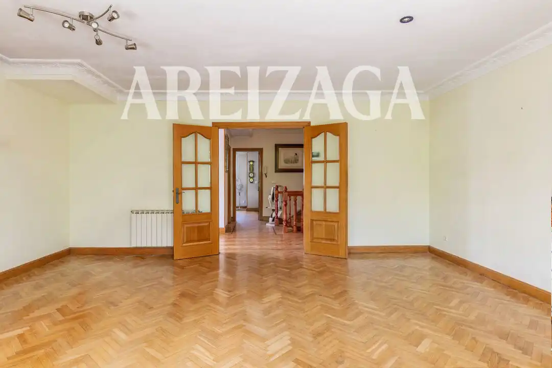 Dormitori de Casa o xalet en venda en Donostia - San Sebastián  amb Calefacció, Jardí privat i Terrassa