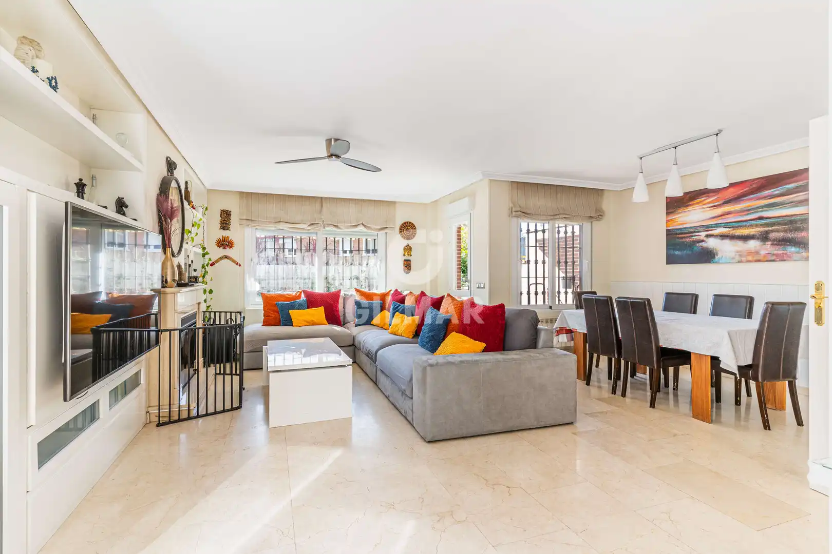Living room of Detached homes for sale in Pozuelo de Alarcón  with Heating, Private garden and Swimming Pool