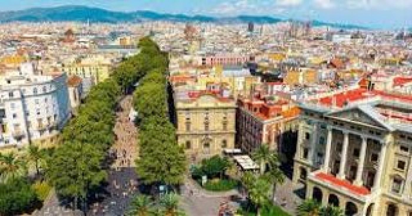 Vista exterior de Edifici en venda en  Barcelona Capital