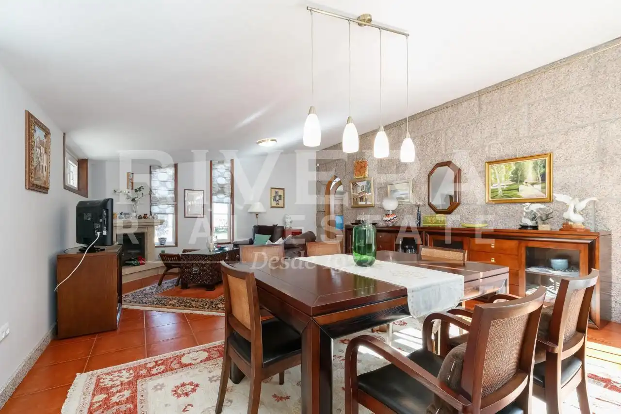 Comedor de Casa o chalet en venta en Cangas  con Calefacción, Jardín privado y Amueblado