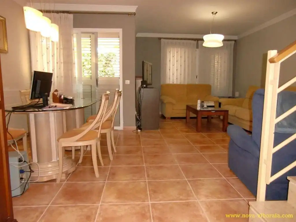 Sala de estar de Casa adosada en venta en Bétera con Aire acondicionado, Calefacción y Jardín privado