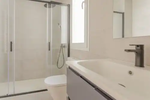Bathroom of Attic for sale in Madrid  with Air Conditioner, Heating and Parquet flooring