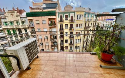 Exterior view of Flat for sale in  Barcelona Capital  with Air Conditioner, Heating and Parquet flooring