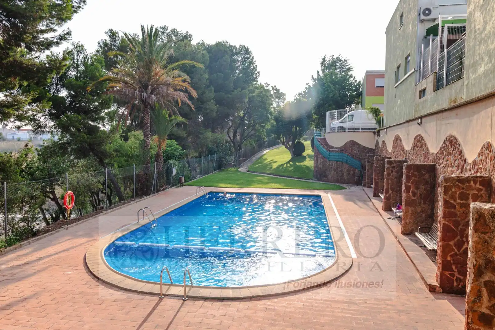 Piscina de Casa adosada en venda en Almoines amb Aire condicionat, Calefacció i Jardí privat
