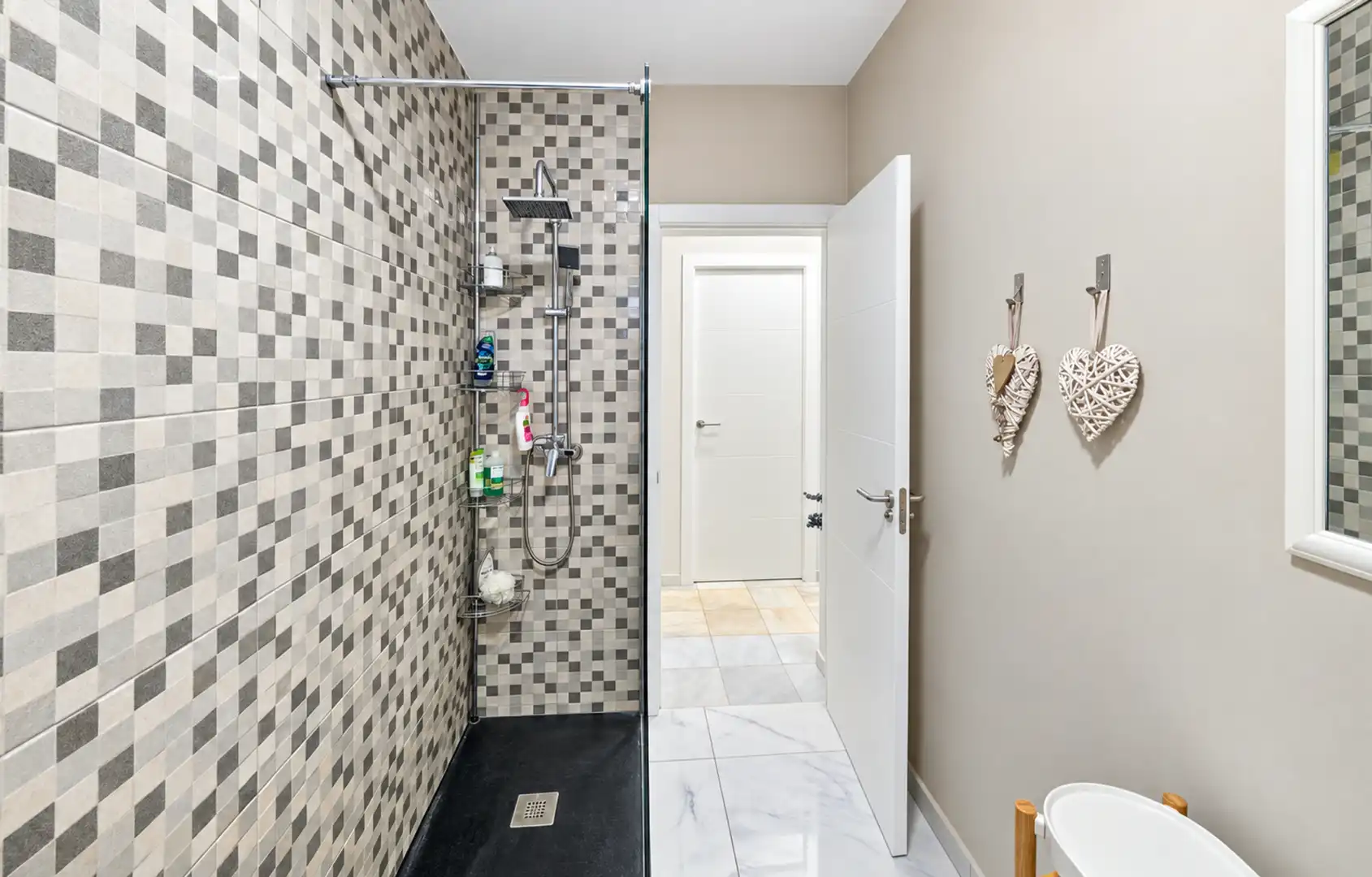 Bathroom of Houses for sale in La Duquesa