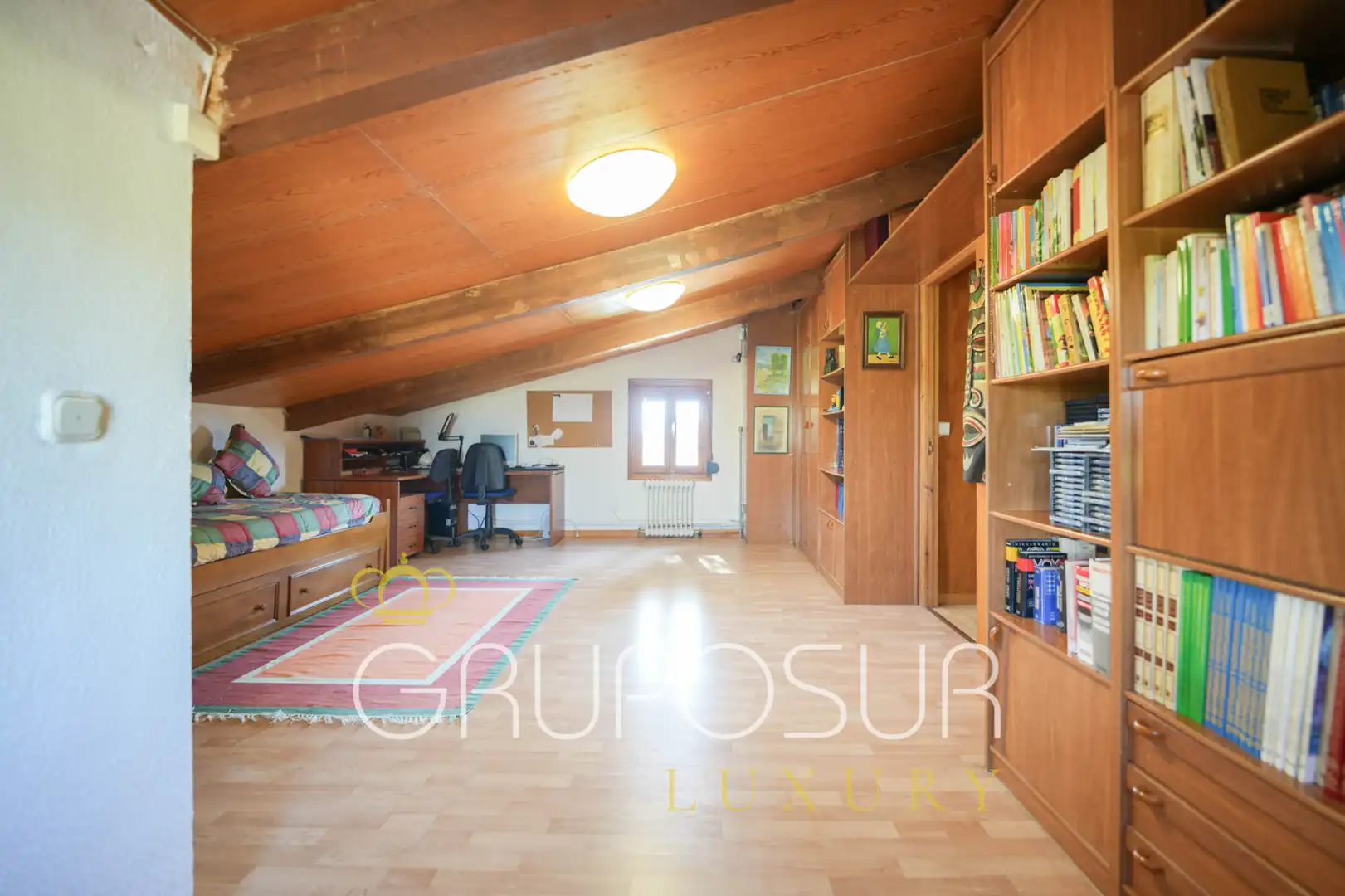 Sala d'estar de Casa adosada en venda en Valladolid amb Calefacció, Jardí privat i Parquet