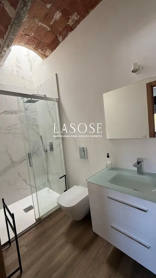 Bany de Casa o xalet en venda en Barcelona amb Aire condicionat, Calefacció i Terrassa