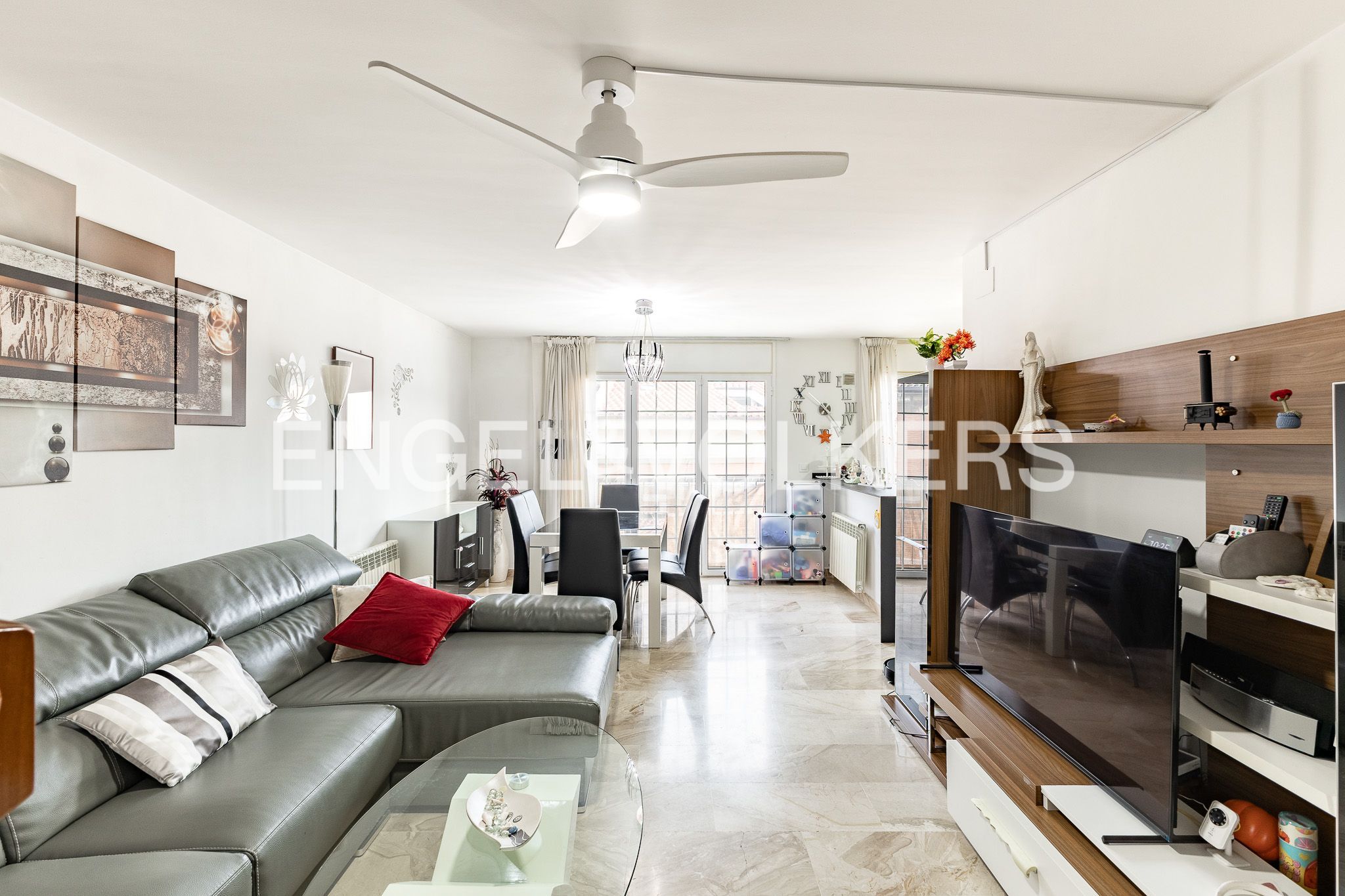 Living room of Duplex for sale in Llinars del Vallès  with Heating, Parquet flooring and Terrace