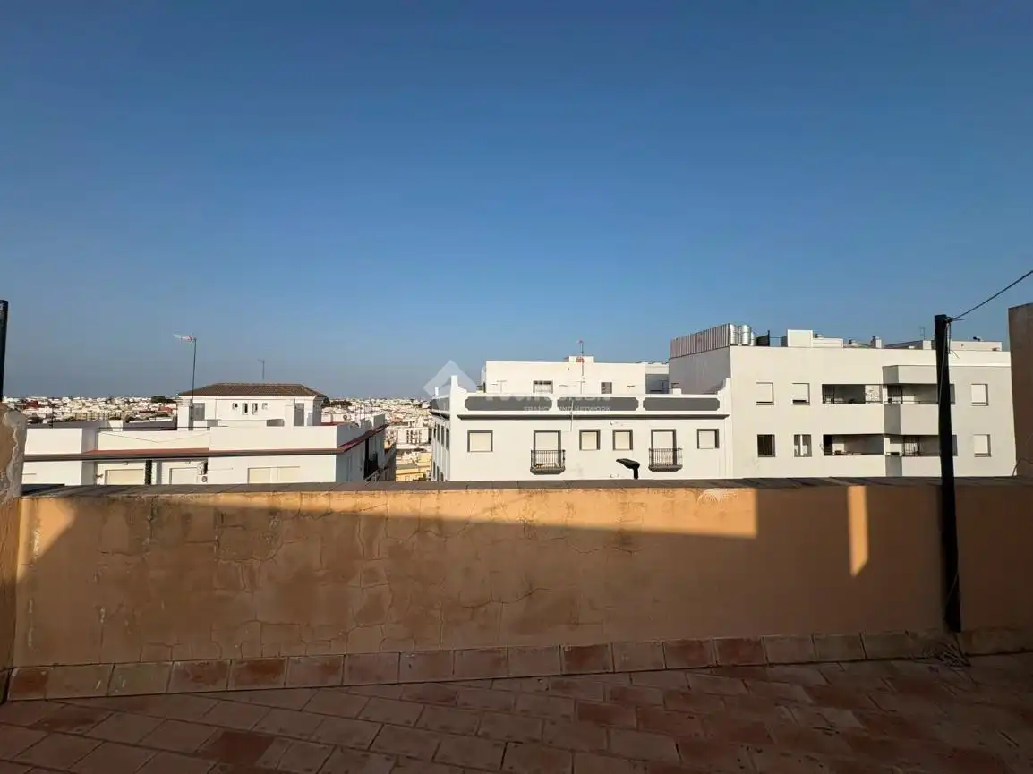 Vista exterior de Àtic en venda en Chiclana de la Frontera amb Terrassa
