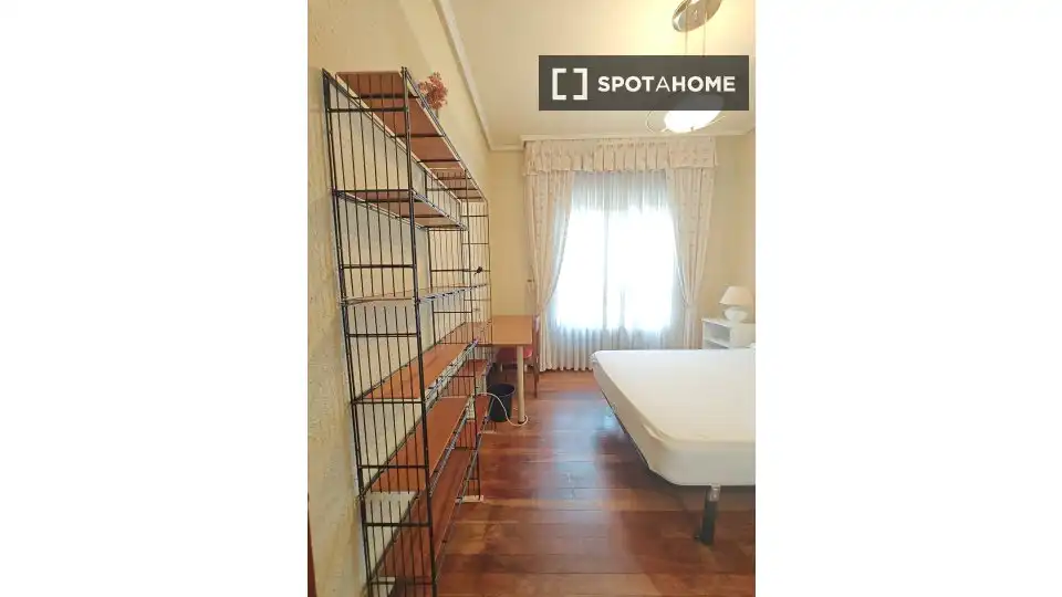 Bedroom of Flat for rent in Bilbao   with Air Conditioner, Heating and Furnished