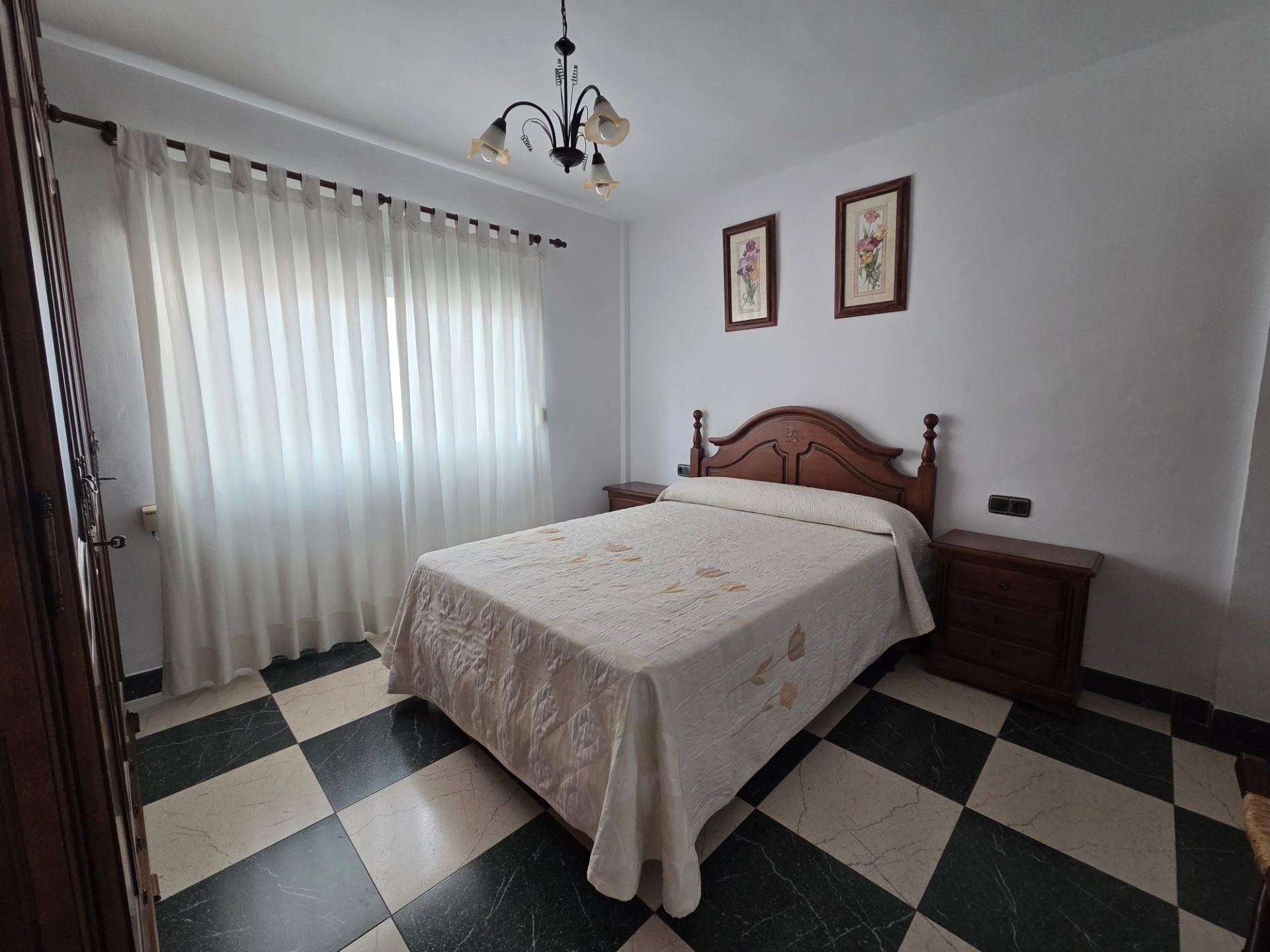 Dormitori de Pis de lloguer en  Granada Capital amb Aire condicionat, Calefacció i Moblat