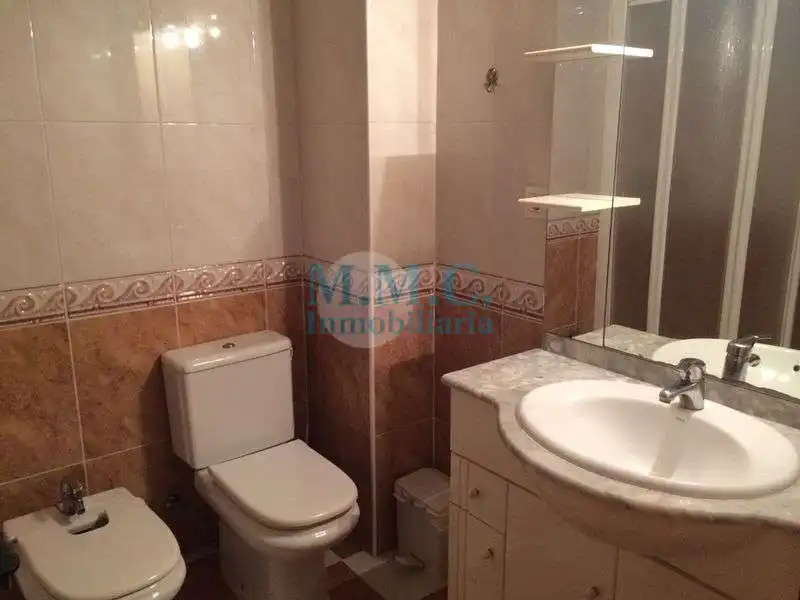 Baño de Piso en venta en Roquetas de Mar con Aire acondicionado, Terraza y Piscina comunitaria