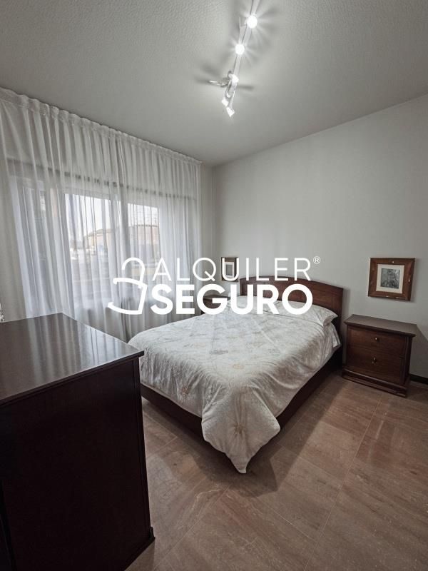 Dormitori de Pis de lloguer en Alcalá de Henares amb Aire condicionat, Calefacció i Terrassa