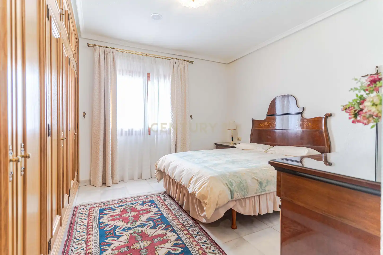 Habitación de Dúplex en venta en Granada con Aire acondicionado, Jardín privado y Trastero