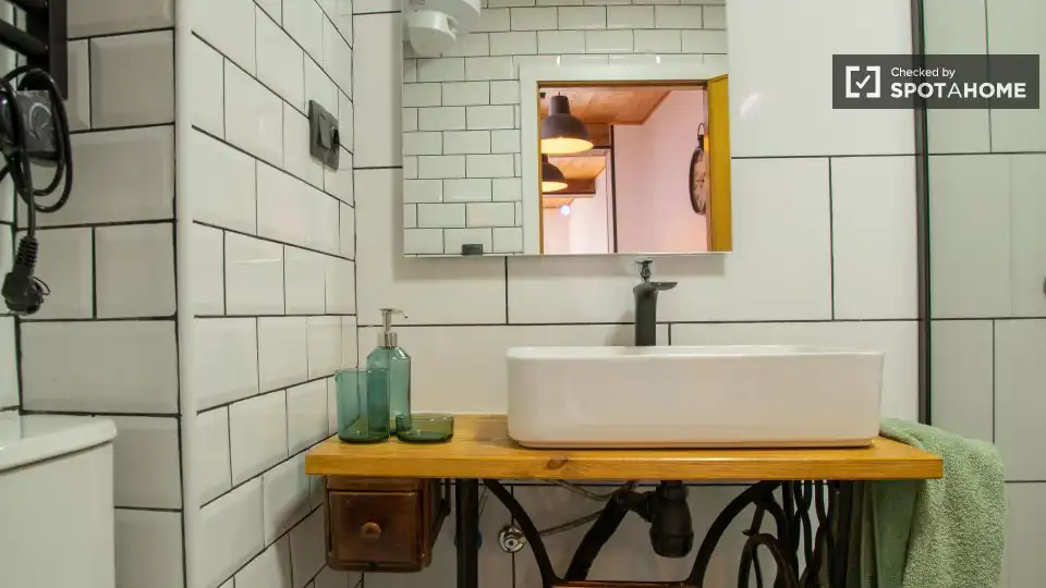 Baño de Piso de alquiler en Valencia con Aire acondicionado, Calefacción y Amueblado