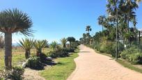 Vista exterior de Apartament en venda en Estepona amb Aire condicionat, Terrassa i Piscina