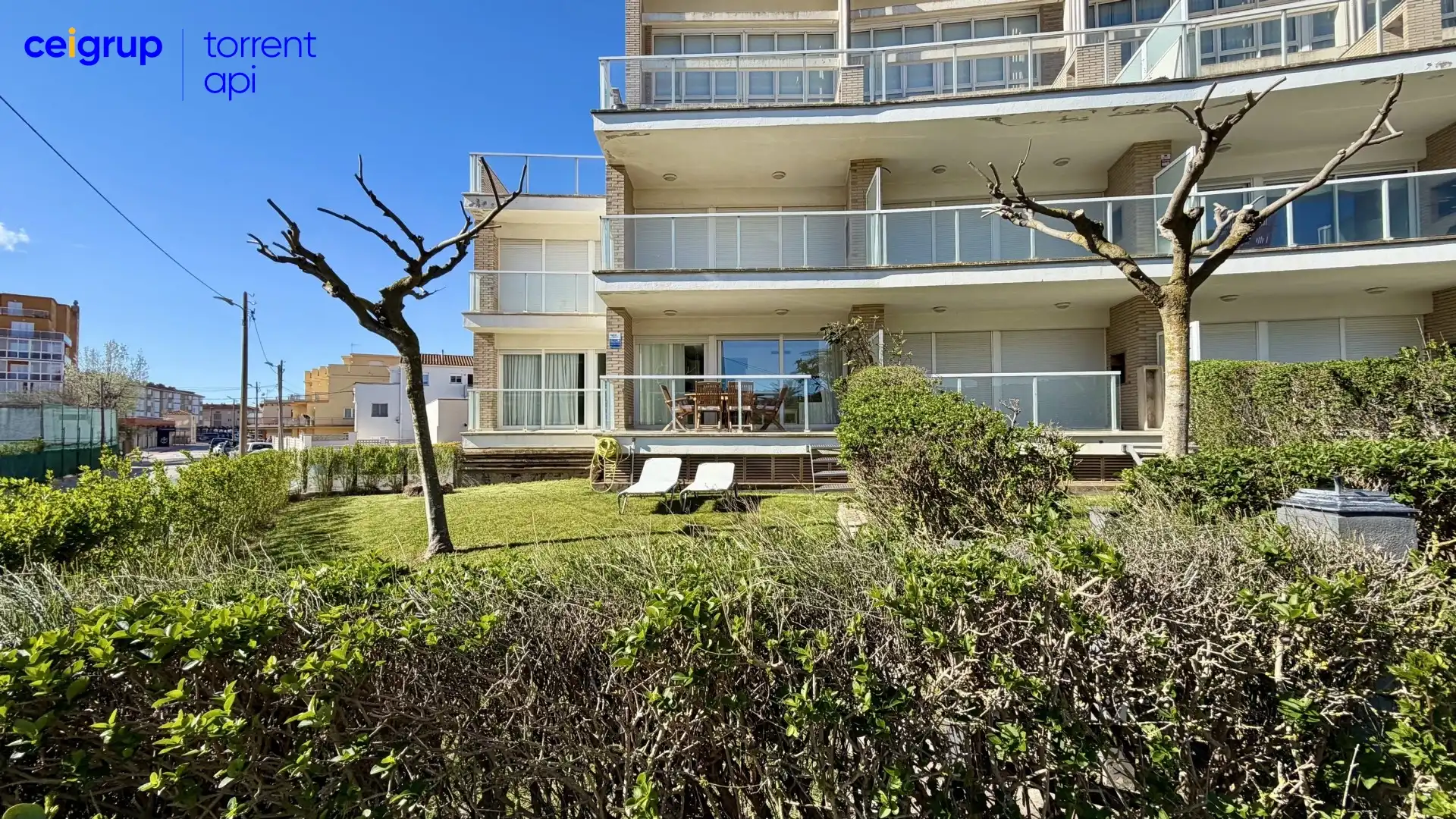 Außenansicht von Wohnung zum Verkauf in L'Estartit mit Terrasse, Abstellraum und Schwimmbad