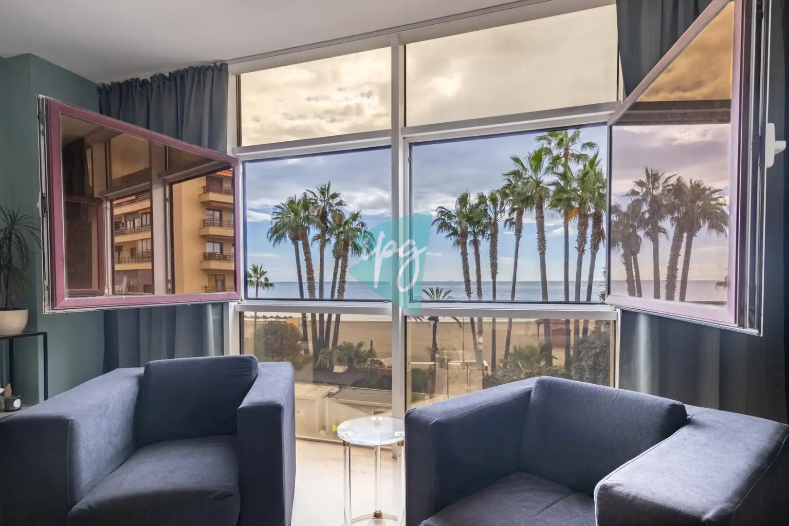 Habitación de Apartamento de alquiler en Estepona con Aire acondicionado, Calefacción y Amueblado