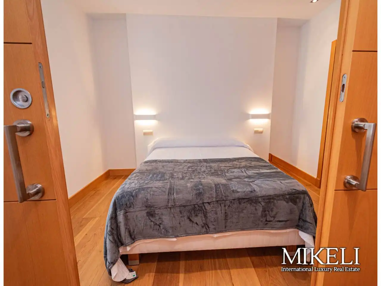 Schlafzimmer von Wohnung zur Miete in Santander mit Klimaanlage, Heizung und Balkon