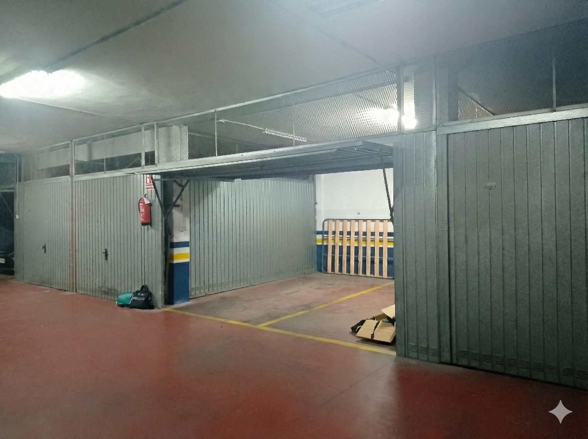 Parking of Garage for sale in San Fernando