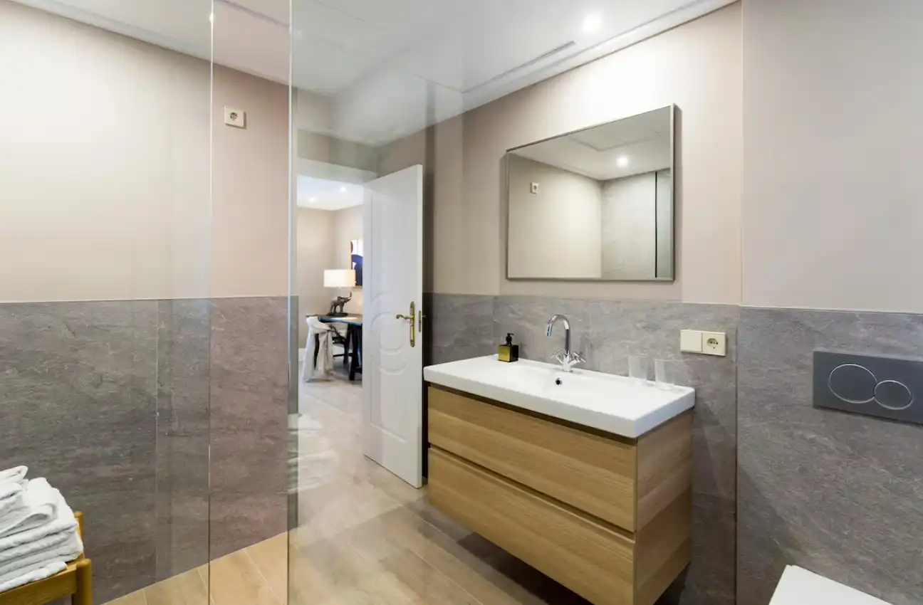 Bany de Apartament de lloguer en Alicante / Alacant amb Aire condicionat, Calefacció i Parquet