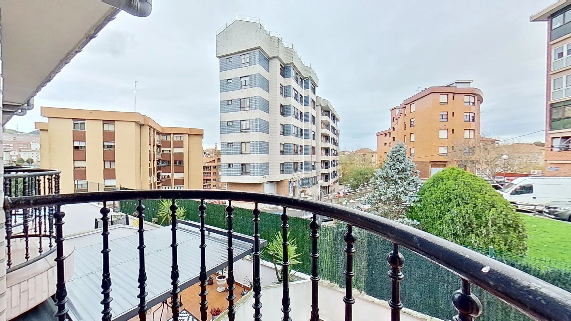 Exterior view of Single-family semi-detached for sale in Valle de Trápaga-Trapagaran  with Heating, Private garden and Terrace