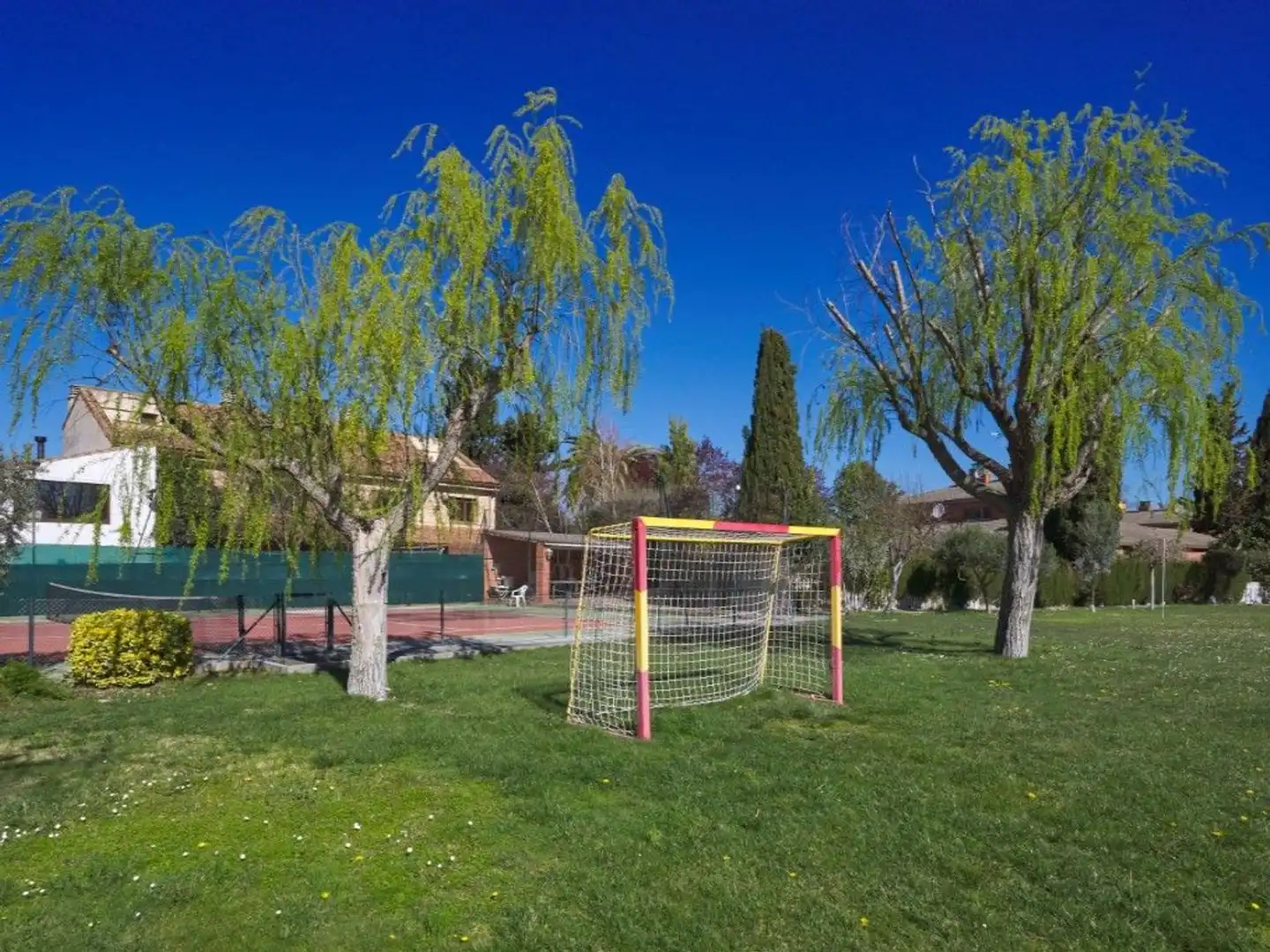 Jardí de Casa o xalet en venda en Zaragoza amb Aire condicionat, Calefacció i Jardí privat