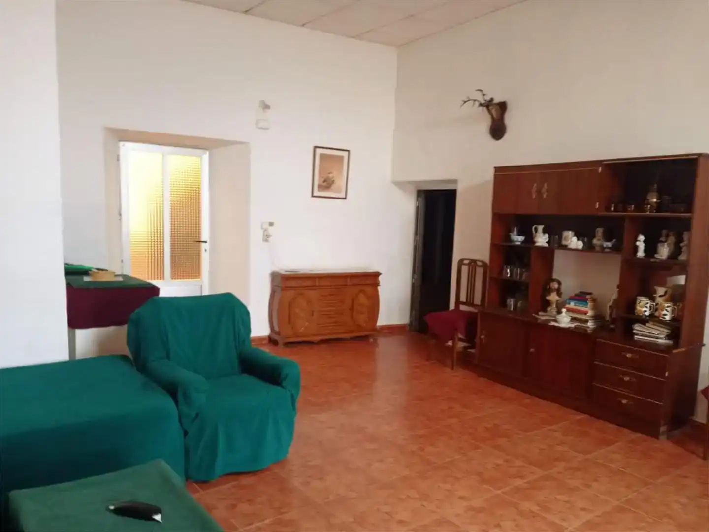 Sala d'estar de Finca rústica en venda en Moral de Calatrava amb Moblat i Balcó