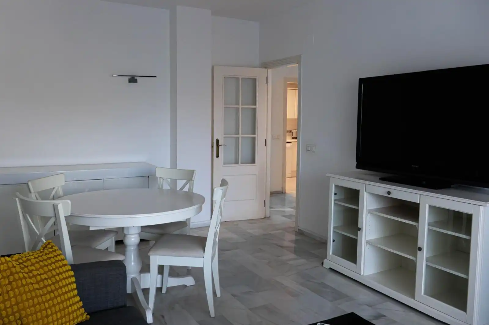 Menjador de Apartament en venda en Estepona amb Jardí privat, Terrassa i Piscina comunitària