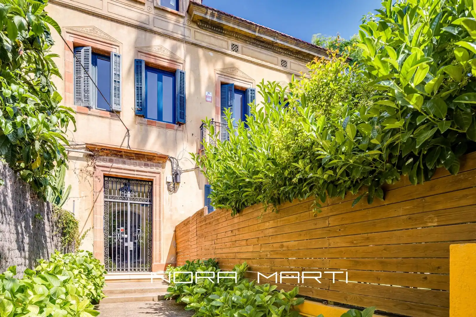 Außenansicht von Wohnung zur Miete in Barcelona mit Klimaanlage, Heizung und Privatgarten