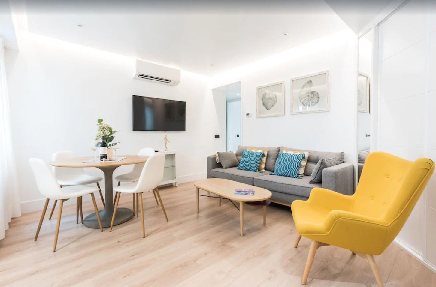 Sala d'estar de Pis de lloguer en Santa Coloma de Gramenet amb Aire condicionat, Moblat i TV